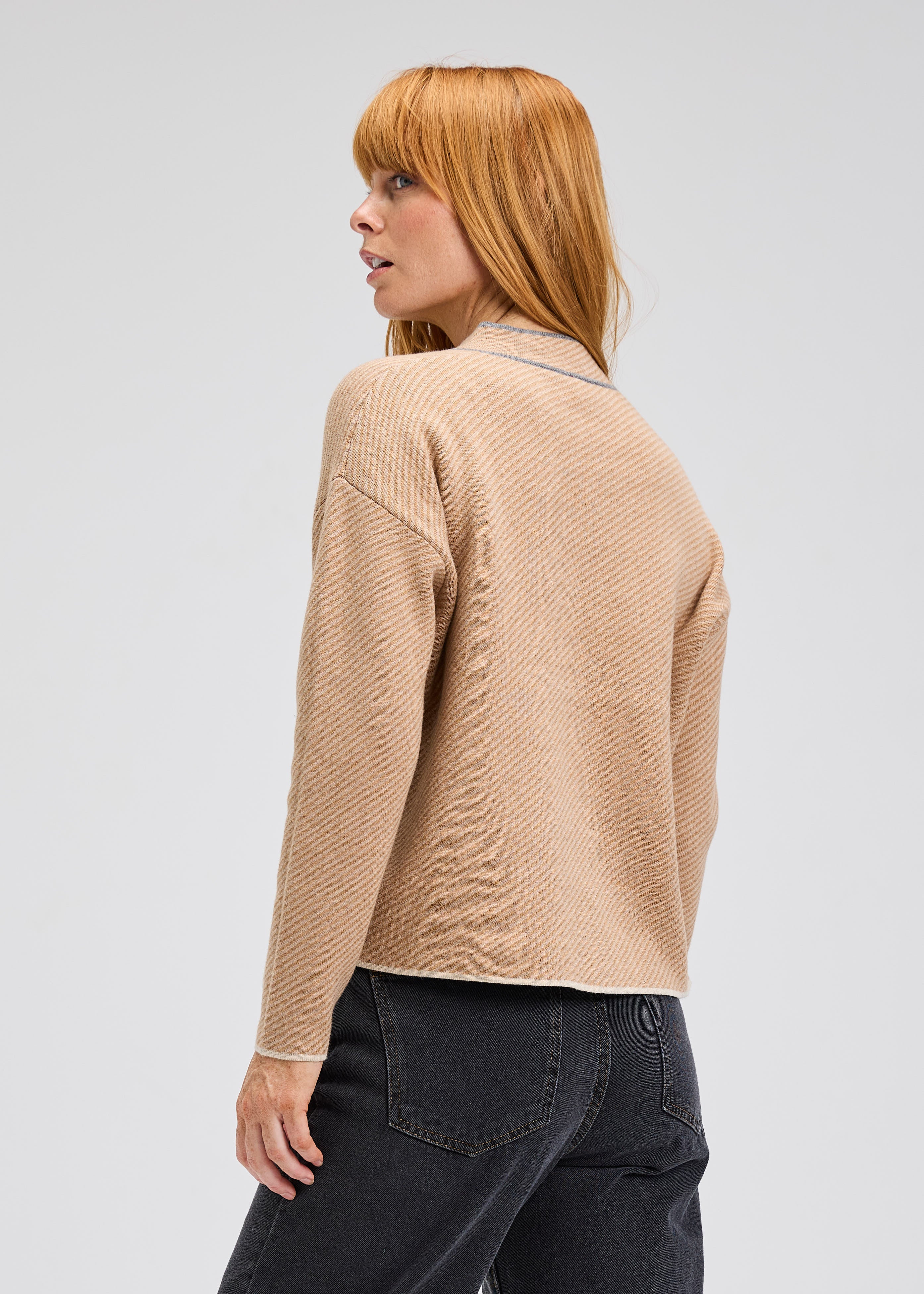 Neru Collar Sweater