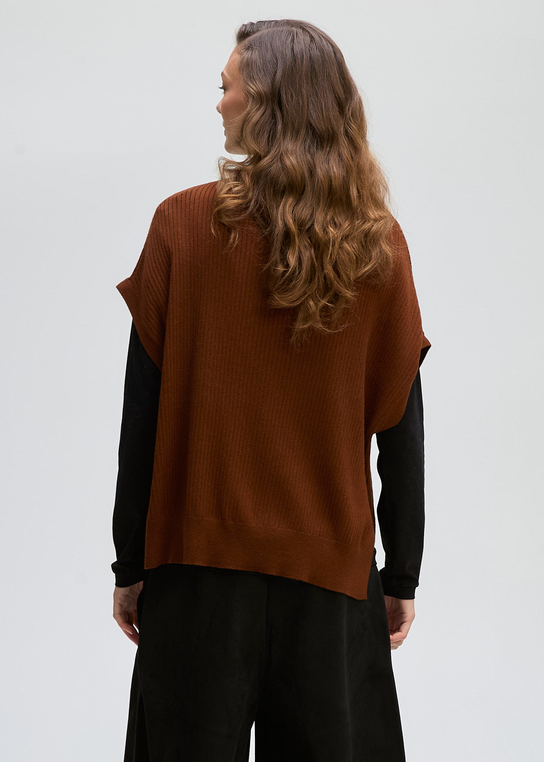 Sleeveless Crew Essential