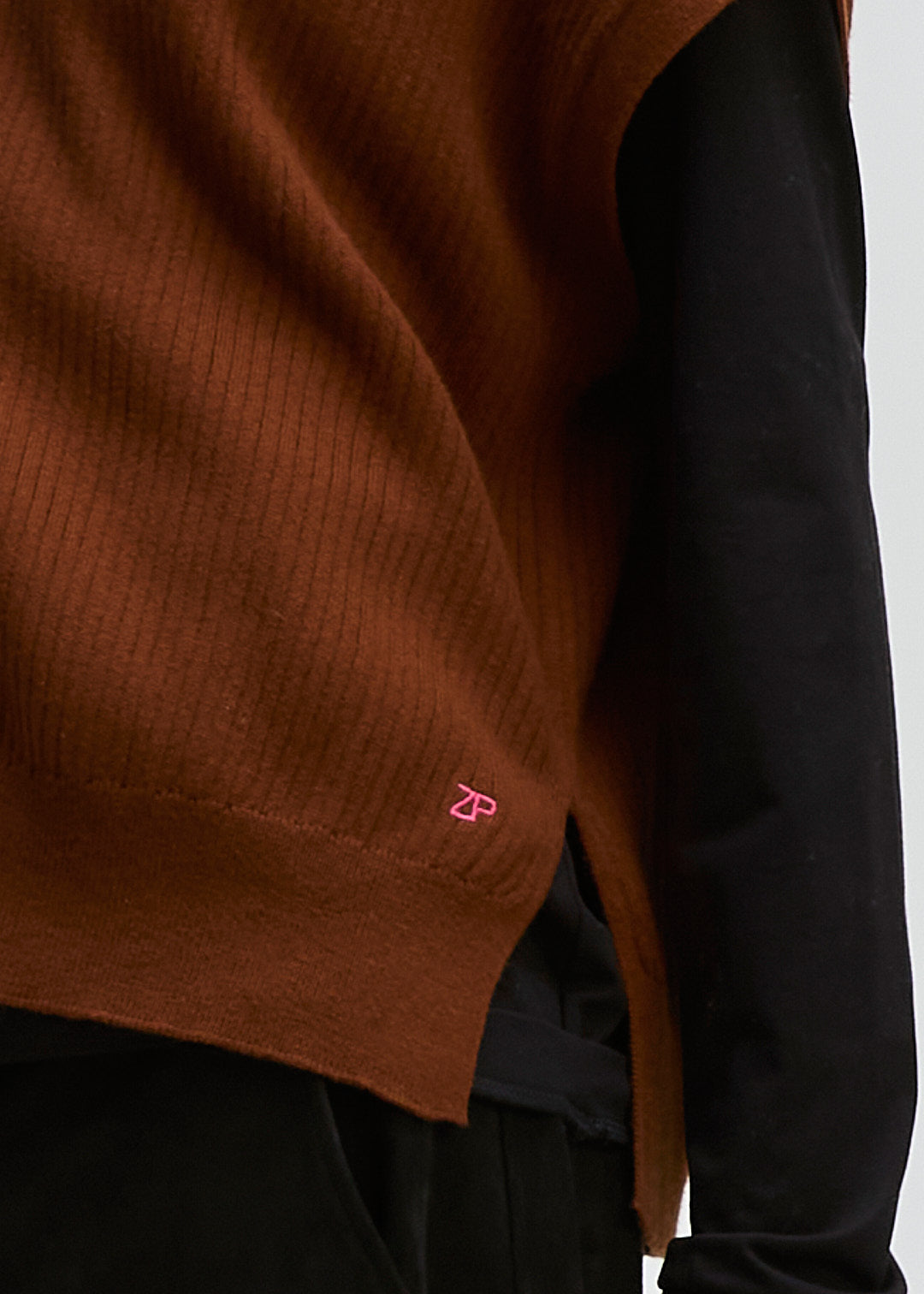 Sleeveless Crew Essential