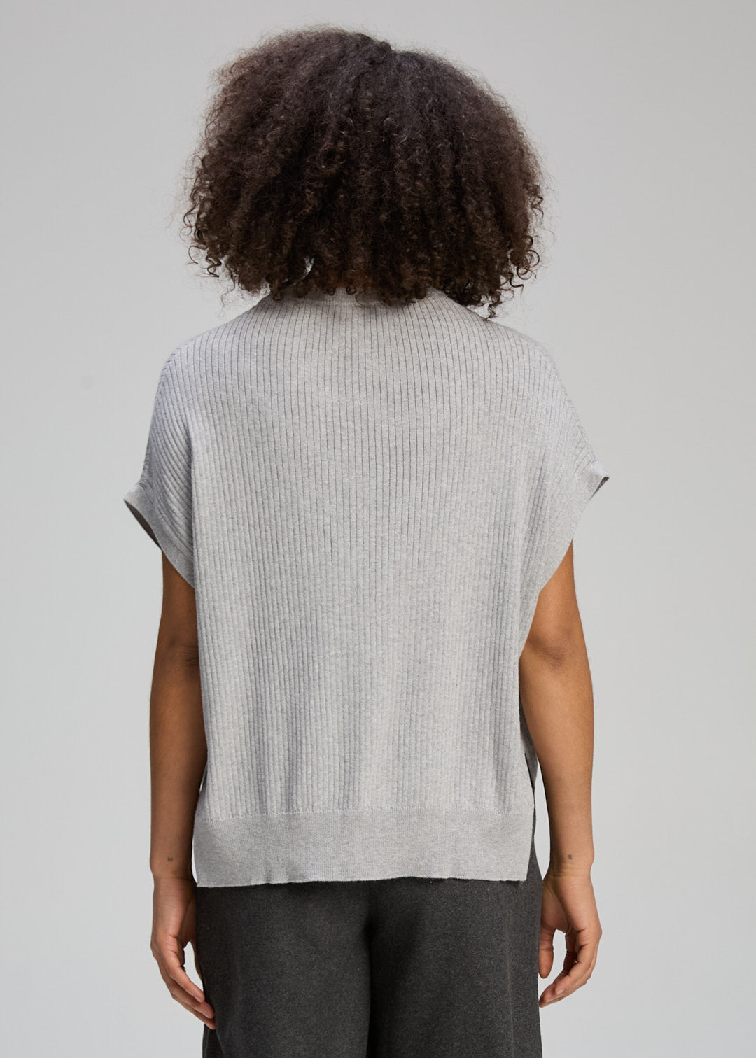 Sleeveless Crew Essential