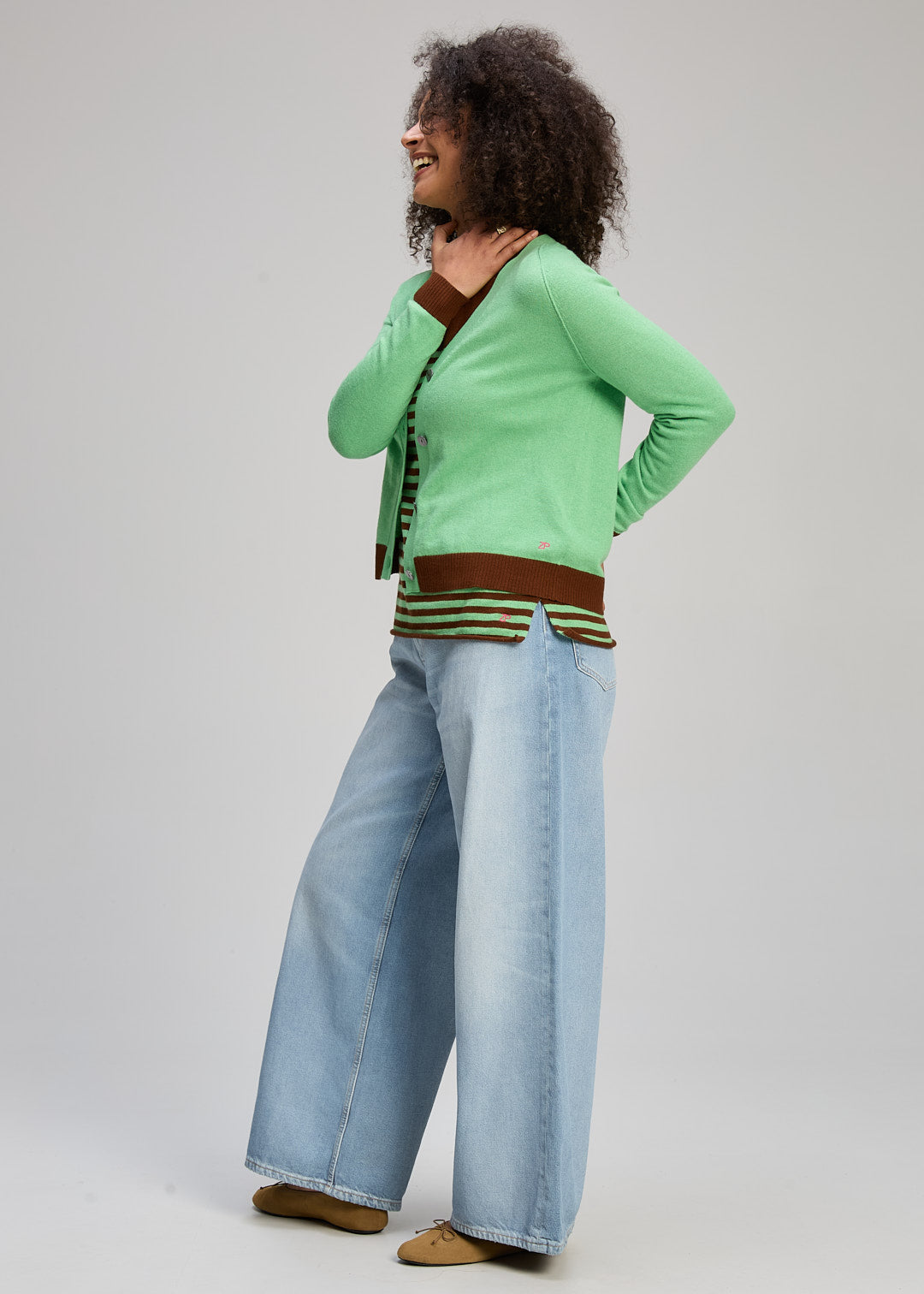 V Neck Cardi Essential