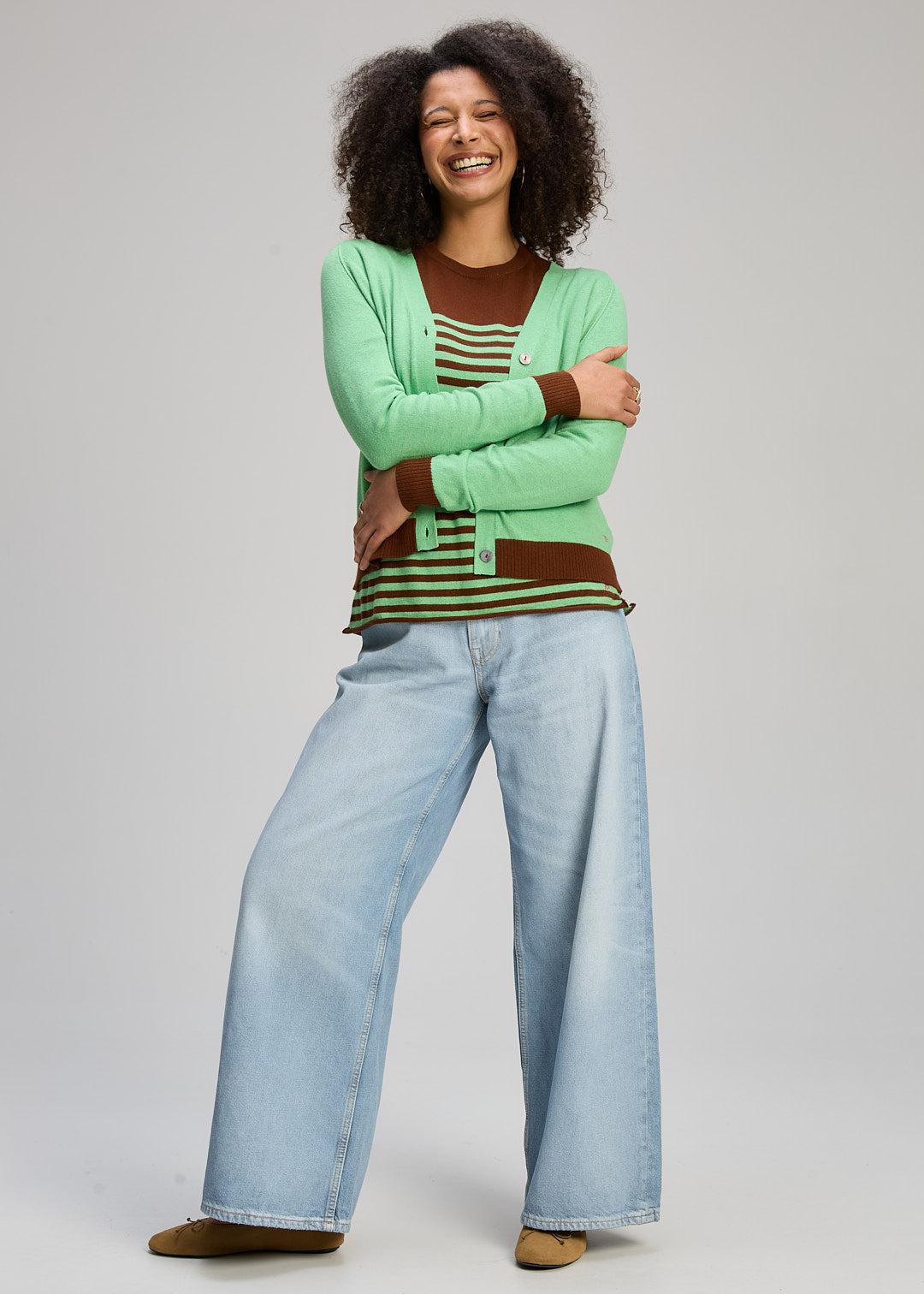 V Neck Cardi Essential