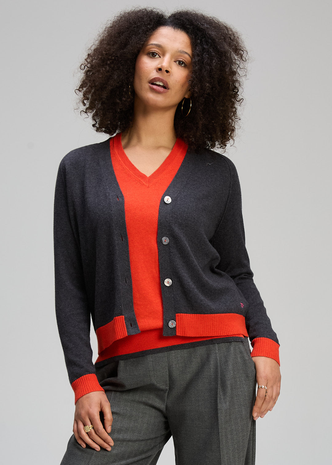 V Neck Cardi Essential