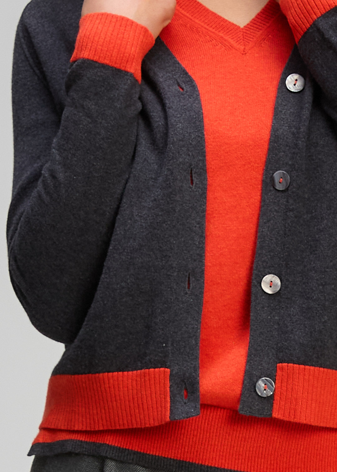 V Neck Cardi Essential