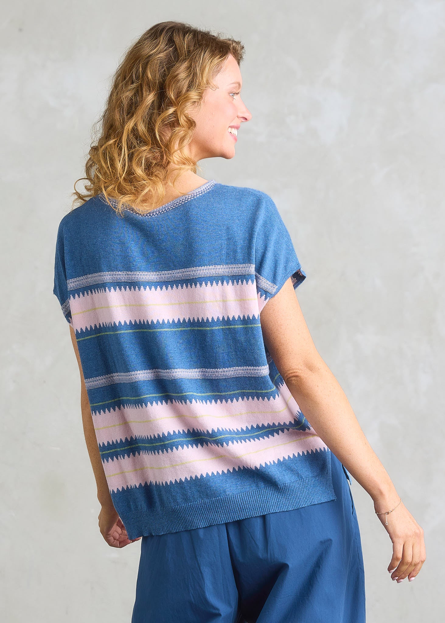 Zig Detail Top