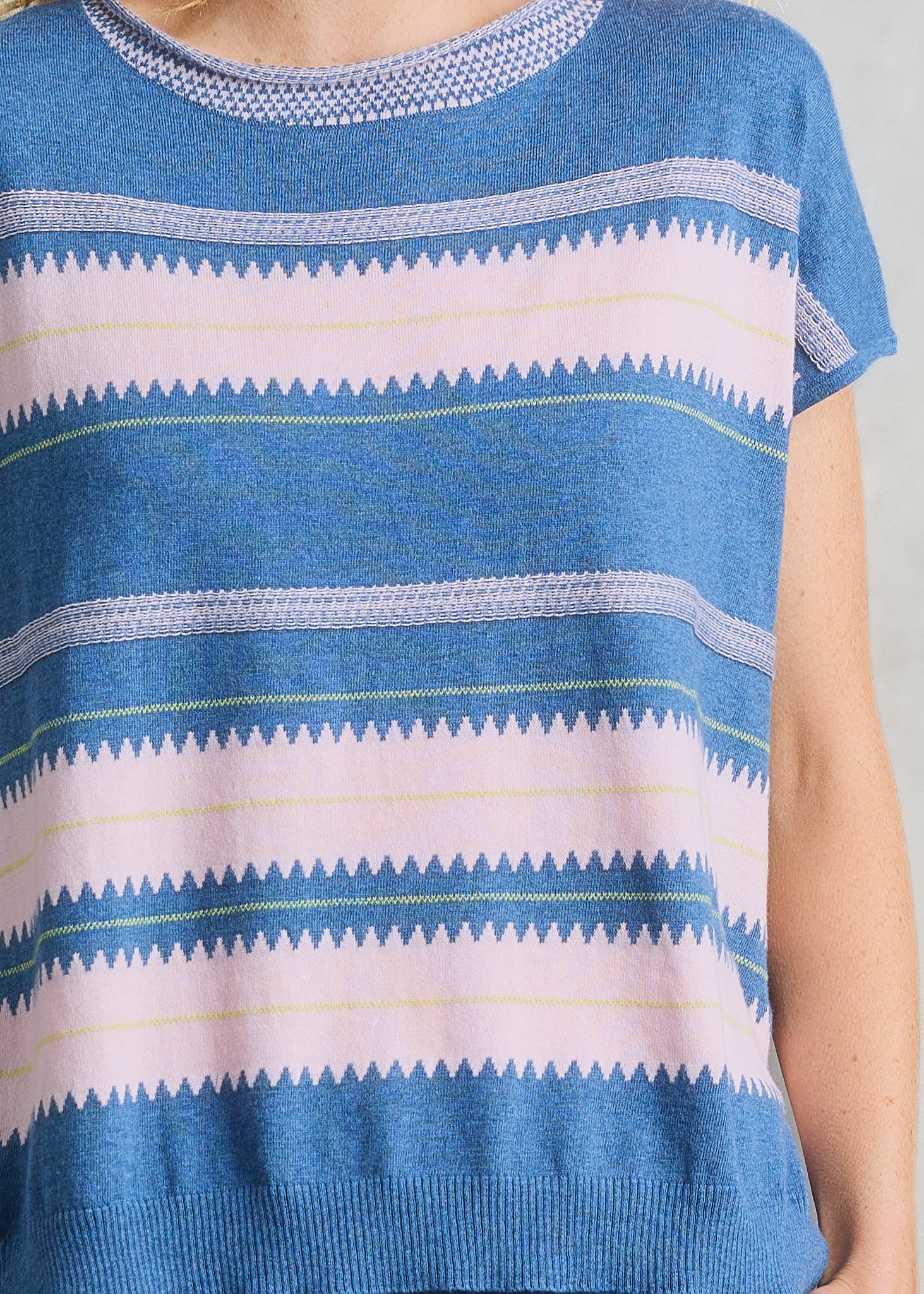 Zig Detail Top