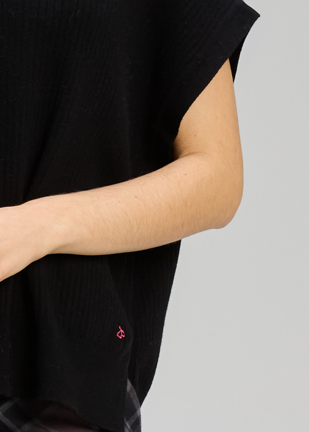 Sleeveless Crew Essential