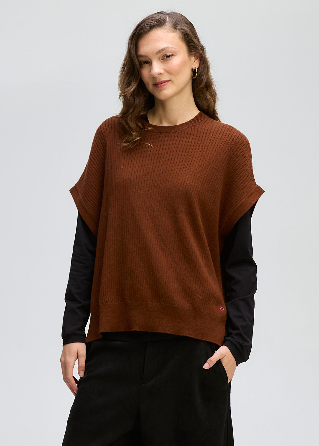 Sleeveless Crew Essential