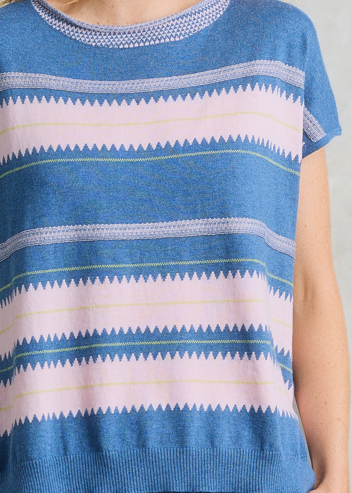 Zig Detail Top
